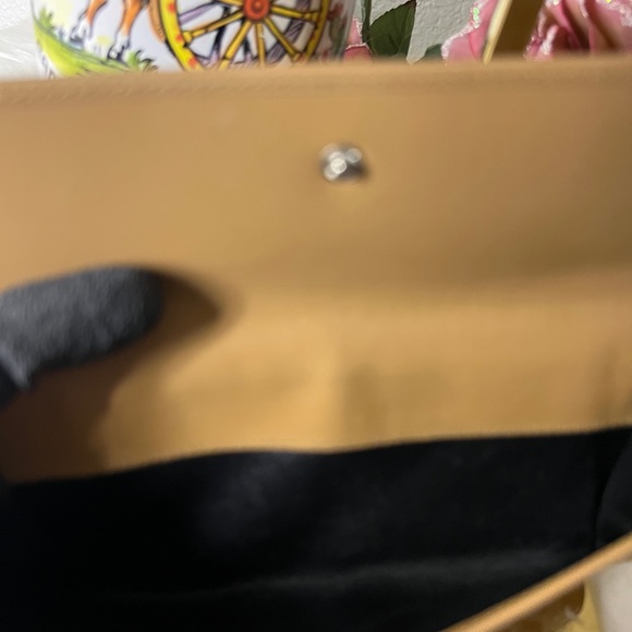 Gucci Leather Wallet with Vintage Clasp - Picture 12 of 15